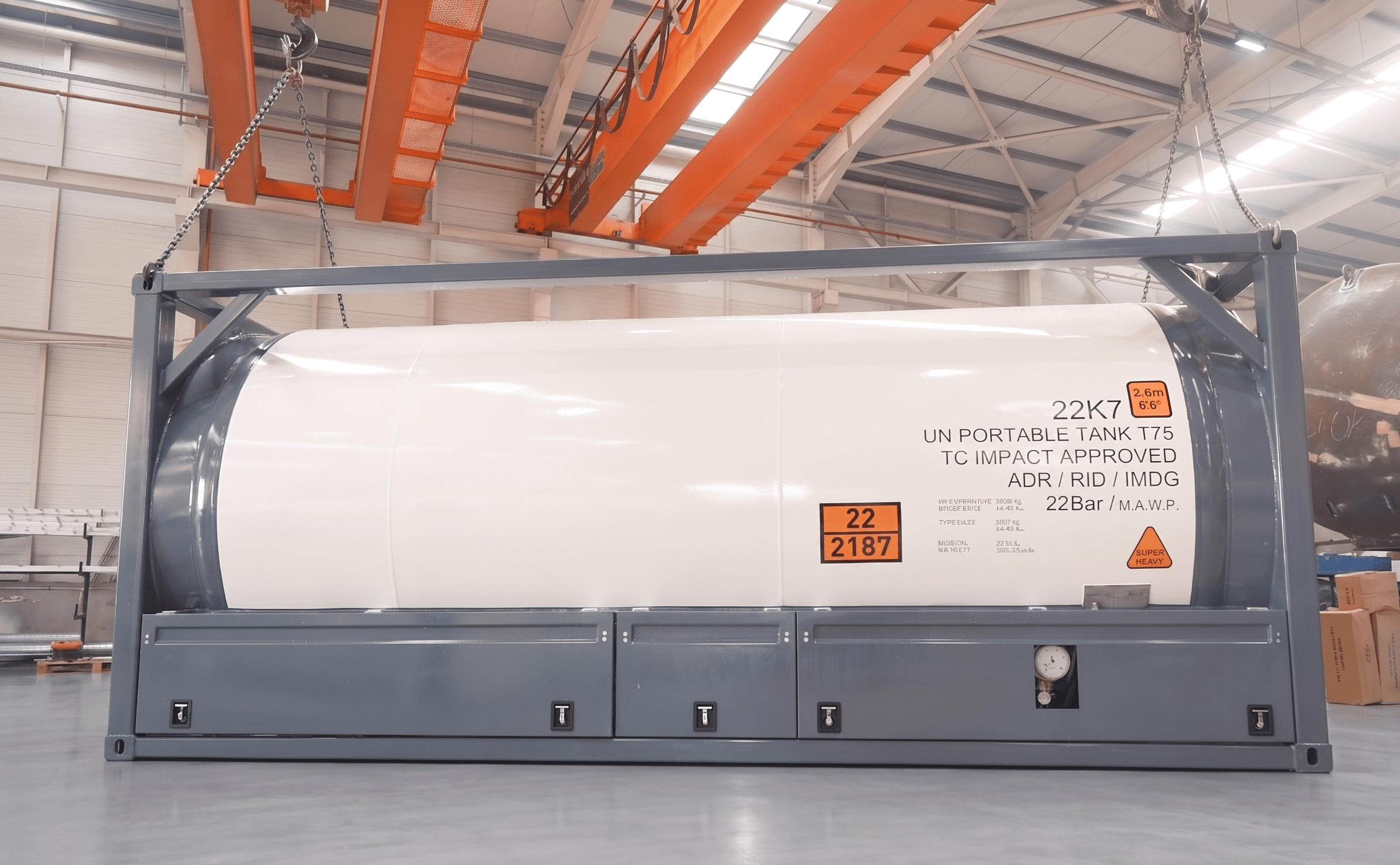 Harsan Tanker 20 FT LCO2 ISO tank ön cephe görünüm fabrika içi ADR TPED uyumlu