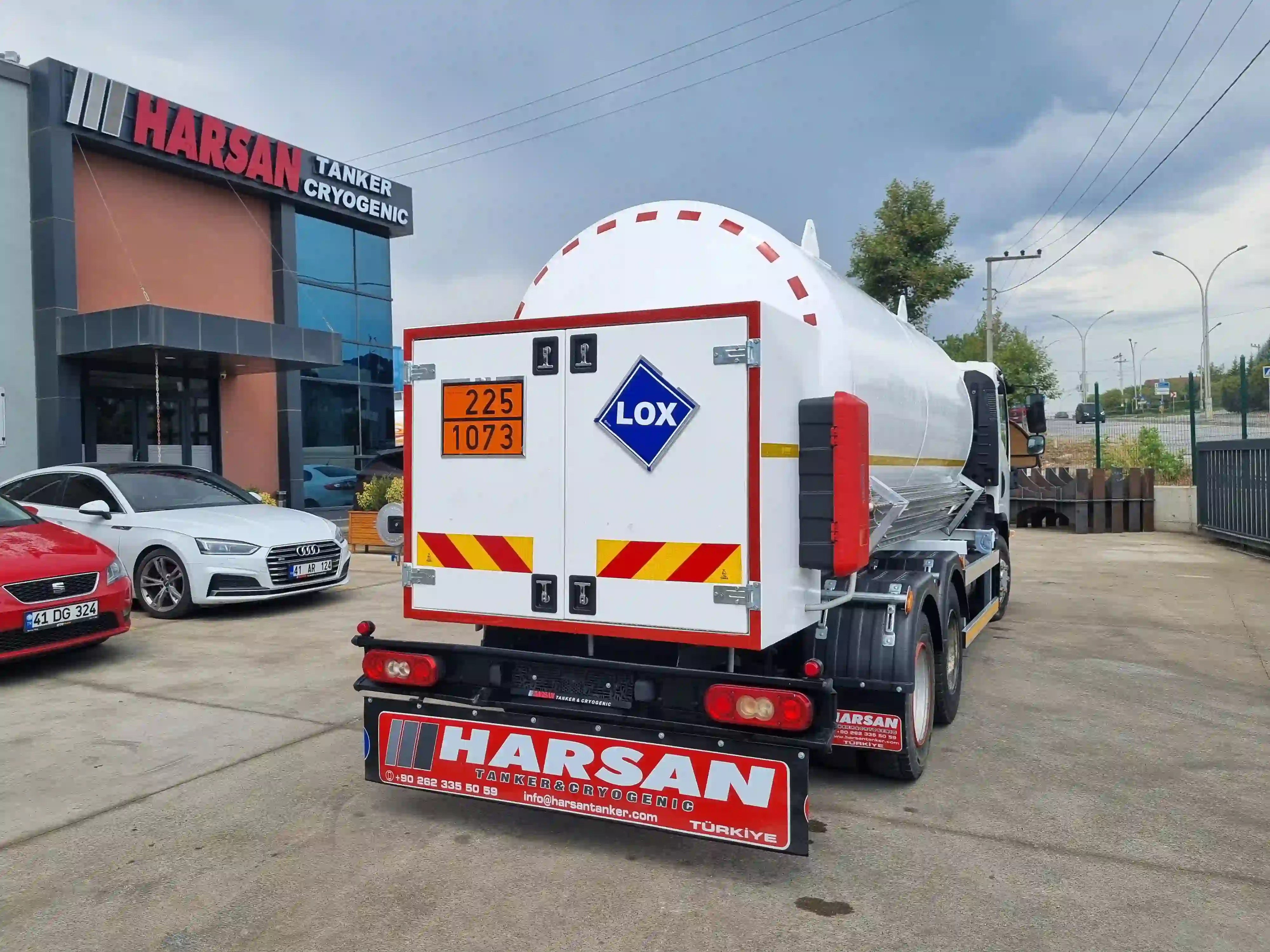 Harsan Tanker LOX kriyojenik bobtail tank LOX etiketi EN 13530 sertifikalı fabrika önü