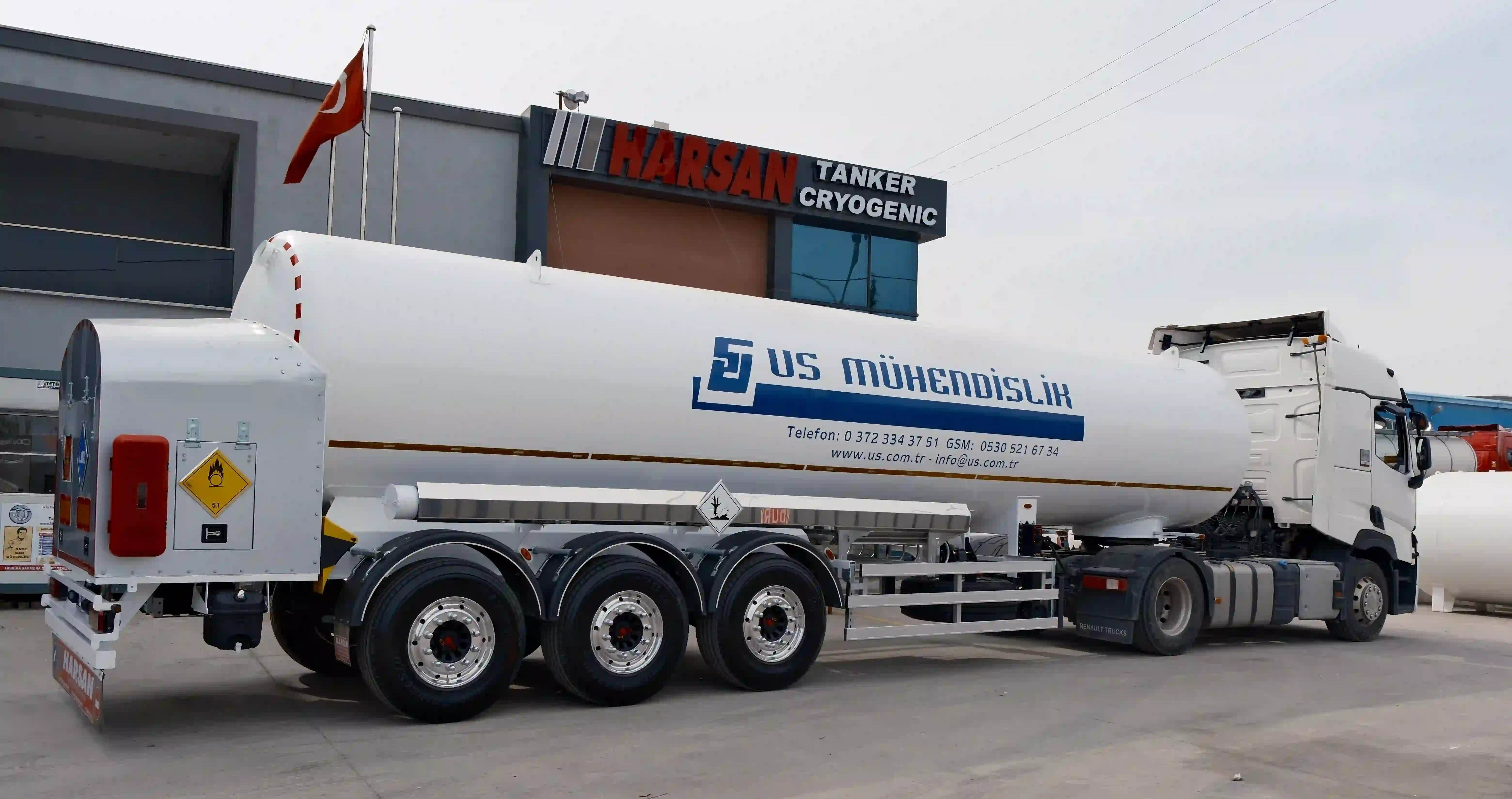 Harsan üretim tesislerinde yer alan, LIN, LOX ve LAR taşımacılığına uygun sıvılaştırılmış gaz taşıma yarı römork tankeri.