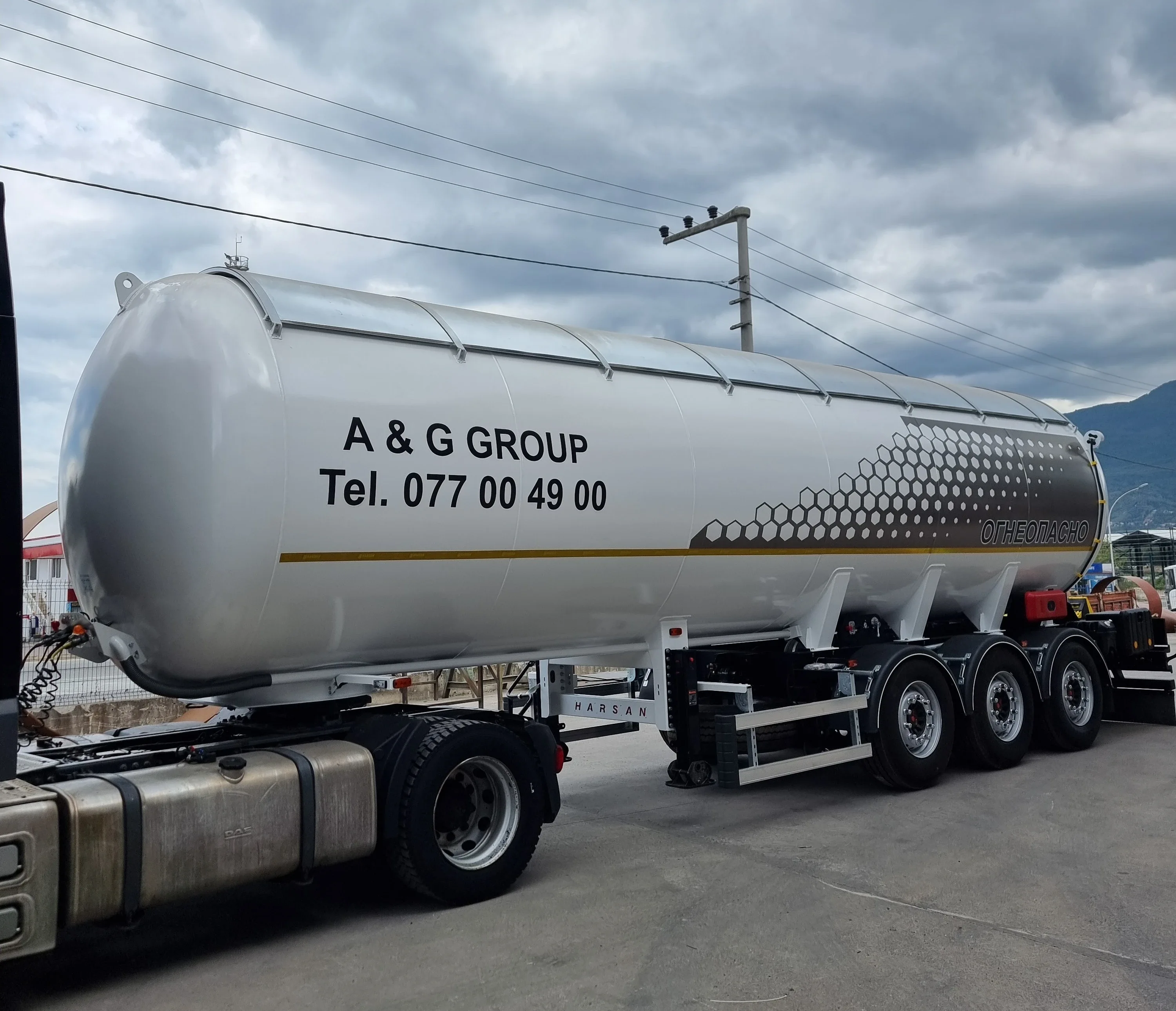A&G Group için özel olarak üretilen, çok dingilli ağır vasıta LPG transport tankeri