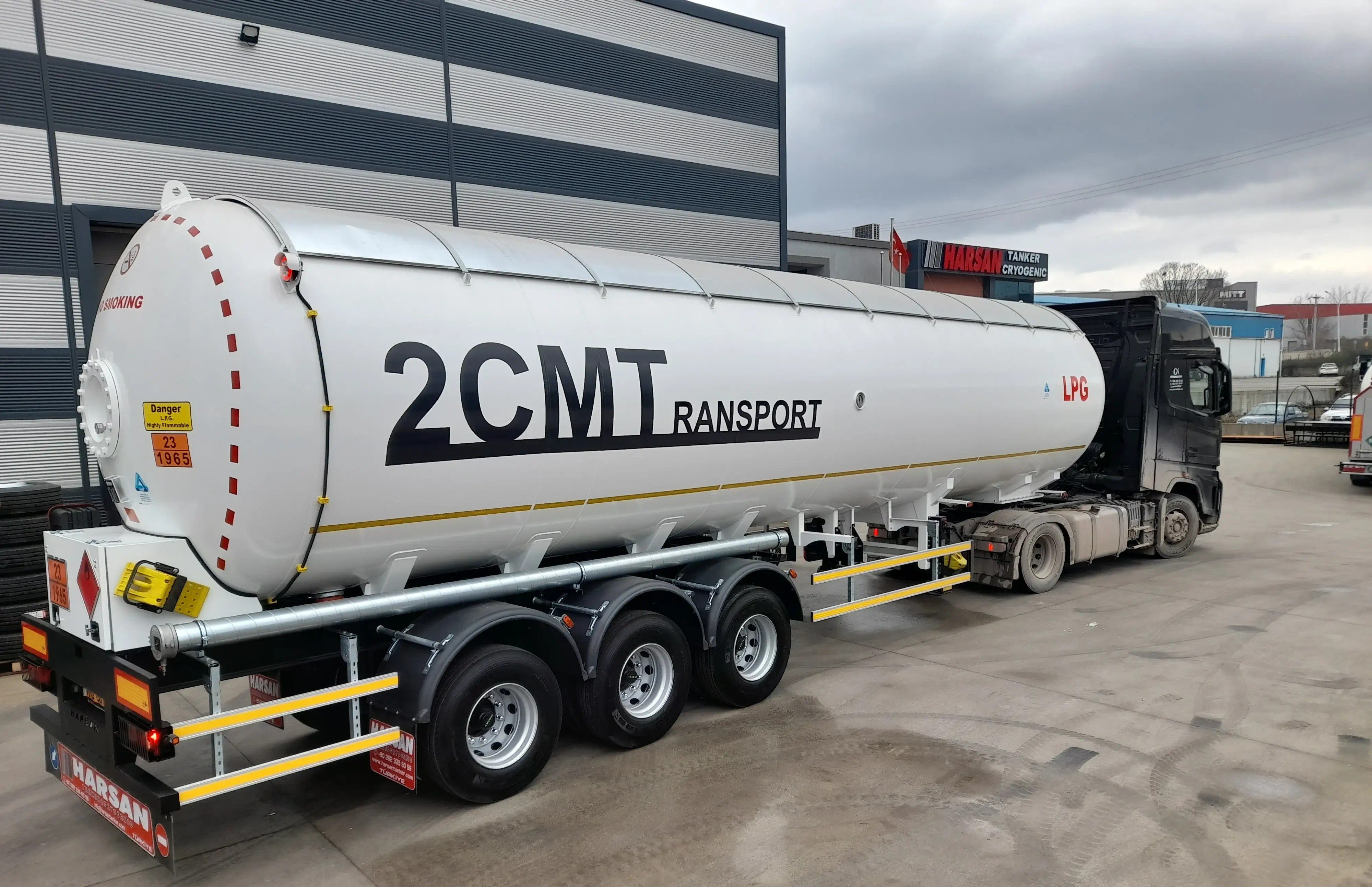 2CMT Transport filosu için Harsan Tanker tarafından üretilen beyaz renkli LPG transport tankı semi-treyler