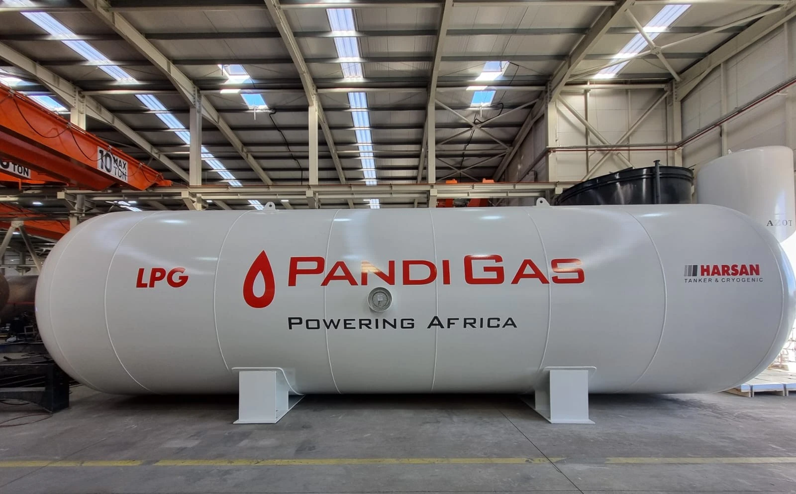 Afrika pazarı için Pandigas markalı, yer üstü kurulumuna hazır LPG depolama tankı.